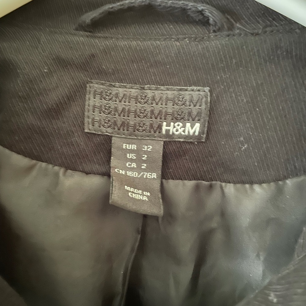 Girl’s black lightweight jacket